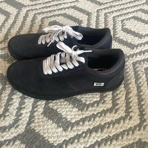 Like new vans shoes size men’s: 6.5, EU 38.5